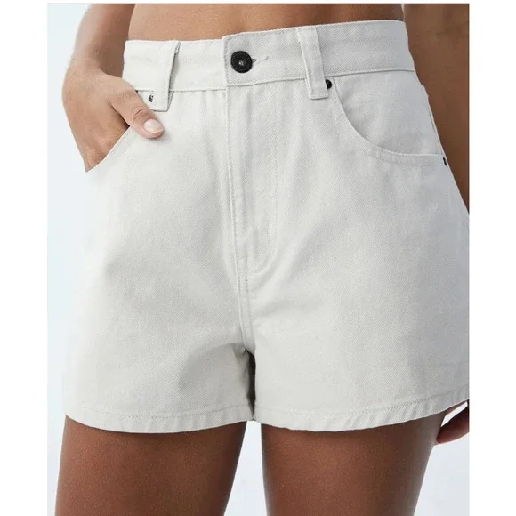 Cotton On Women's High Mom Denim Shorts Soft Taupe Finished - Picture 3 of 4